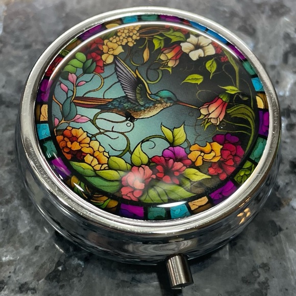 Colorful hummingbird pill box / NWOT - Picture 3 of 9